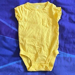🔥6/$10🔥 Carter's Baby Onesie, Newborn Size, Yellow